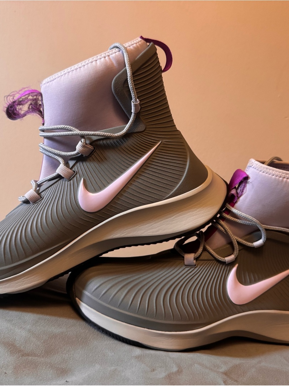 Nike Women's light purple Athletic Mid-Top rain boots - Picture 3 of 3